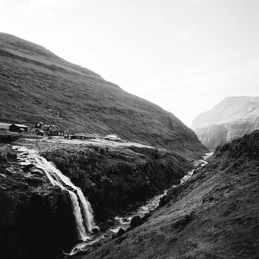 The Waterfall of Saksun (B&W)